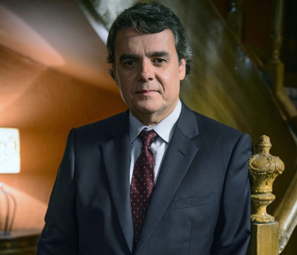 Cássio Gabus Mendes é Dr. Reinaldo na trama (Foto: Globo/Alex Carvalho)