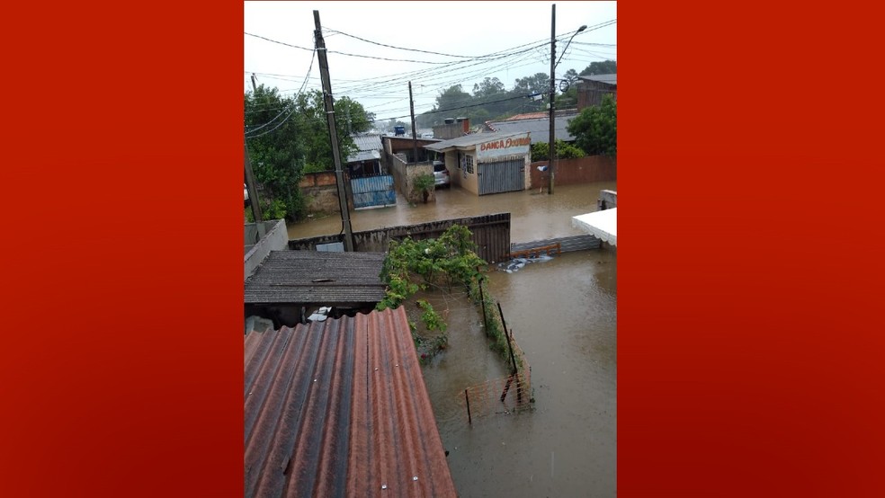 Chuva Causa Pontos De Alagamentos E Quedas De Arvores Em Cidades Do Parana Parana G1