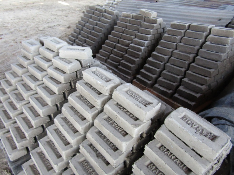 Concessionária do Grupo Águas do Brasil em Araruama (RJ) usa o lodo na produção de cerâmica e adubo — Foto: Divulgação