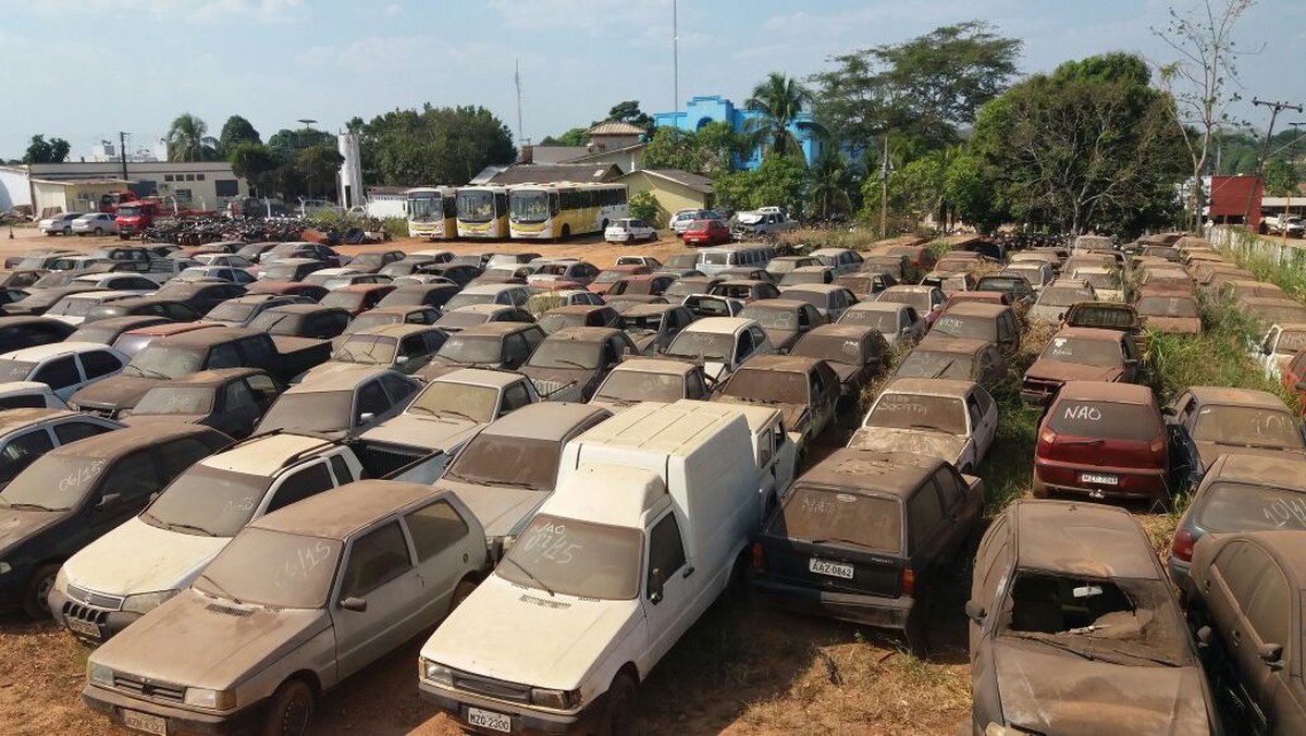 Mais de 400 veículos que estão no pátio do DetranAC podem ir a leilão