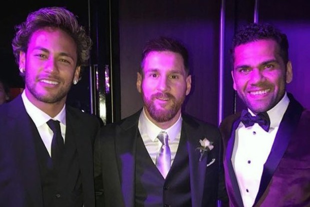 Neymar, Messi e Daniel Alves no casamento do argentino (Foto: reprodução )