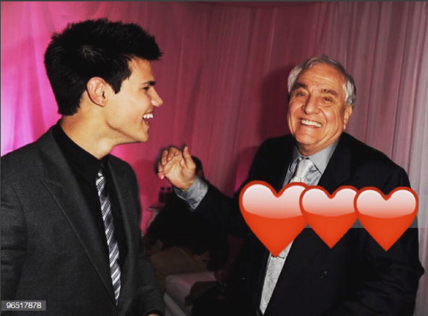 O diretor Garry Marshall junto com o ator Taylor Lautner (Foto: Instagram)