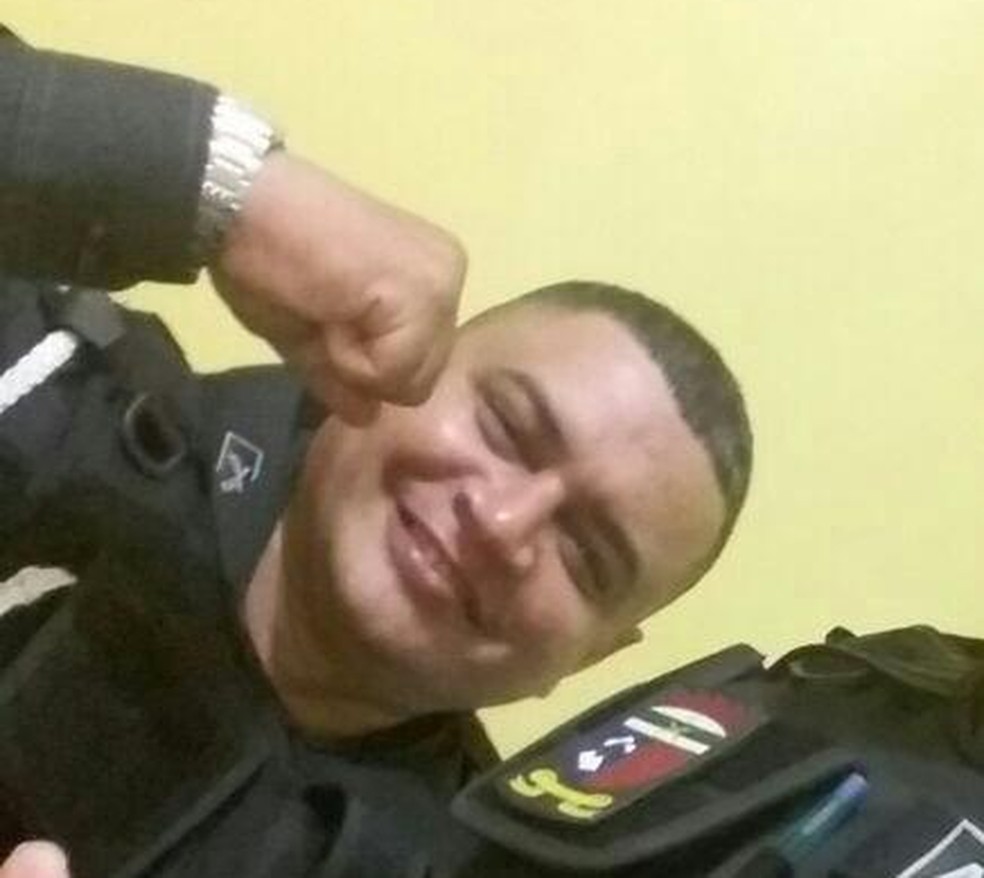 Policial militar Ildonio JosÃƒÂ© foi morto entre CaraÃƒÂºbas e MossorÃƒÂ³, interior do RN (Foto: ReproduÃƒÂ§ÃƒÂ£o/redes sociais)