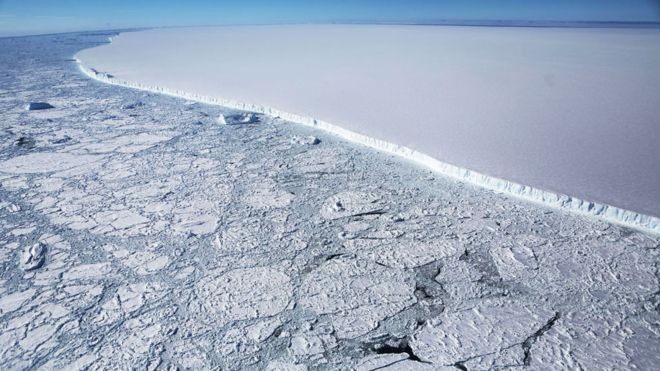 O iceberg A68 tem quatro vezes o tamanho de Londres (Foto: MARIO TAMA/GETTY IMAGES via BBC News)
