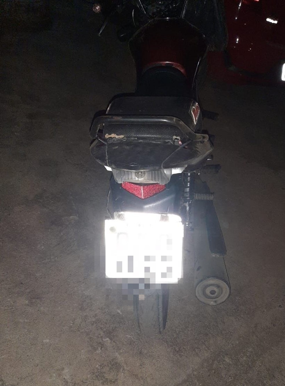Motorista alcoolizado jogou moto contra policiais para fugir em abordagem na CE-189, no interior do Ceará — Foto: Reprodução