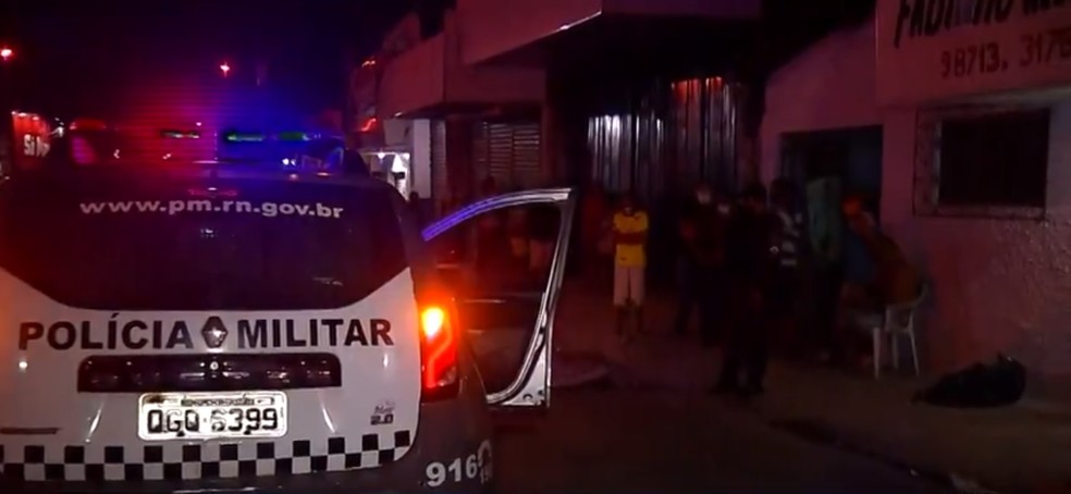 Dono de oficina de reciclagem foi morto no bairro Alecrim na noite de sábado em Natal — Foto: Reprodução/Inter TV Cabugi