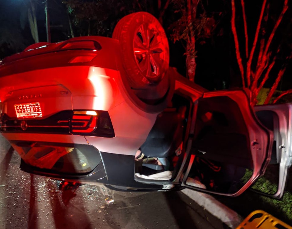 Acidente aconteceu por volta das 21h em um residencial na Rua Santa Helena, zona oeste de Marília — Foto: Marília Notícia/Divulgação