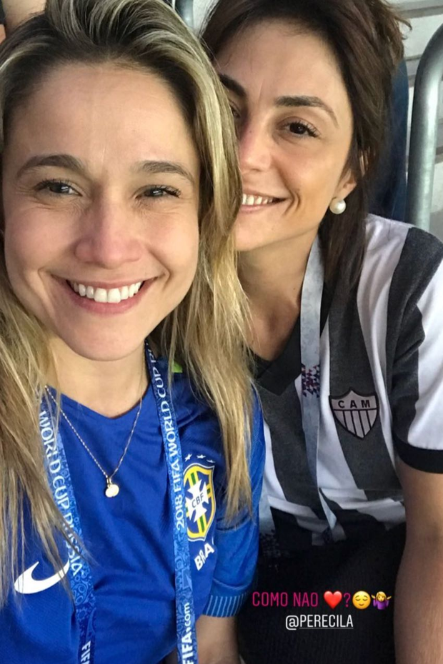 Fernanda Gentil faz selfie com a namorada (Foto: Reprodução/Instagram)