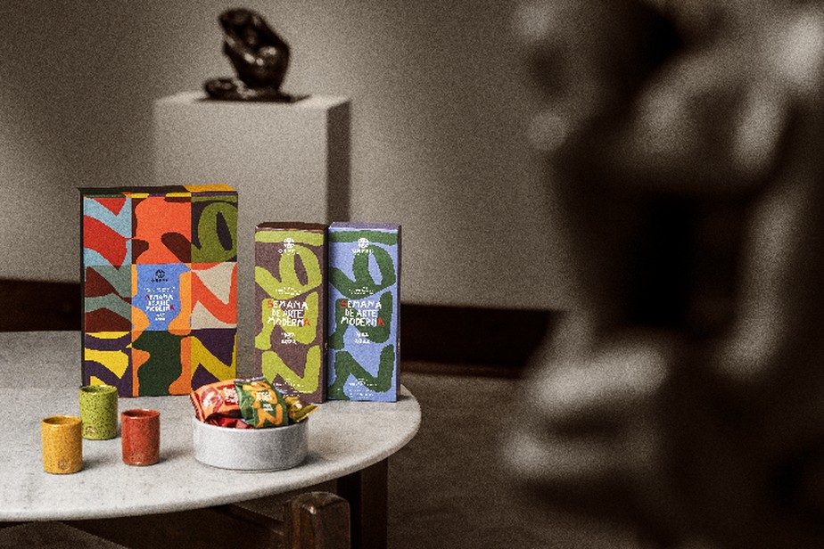 Orfeu Cafés Especiais lança Microlote Semana de Arte Moderna pelo centenário do evento que marcou a cultura brasileira. Traz embalagens nas cores usadas por artistas modernistas.