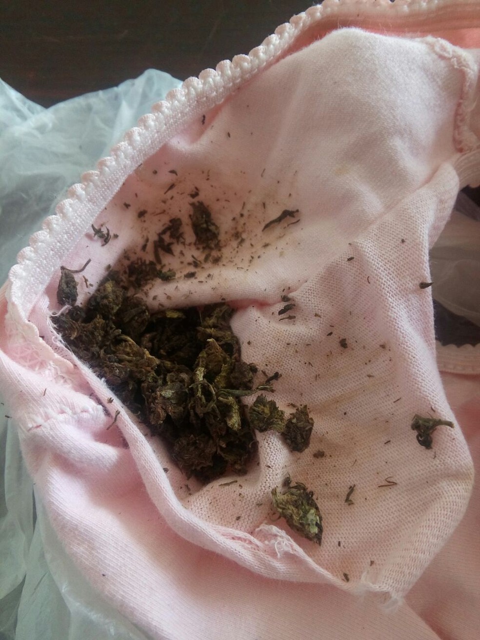 Maconha estava escondida na roupa íntima de visitante flagrada em Itapetininga (Foto: Penitenciária de Itapetininga/Divulgação)