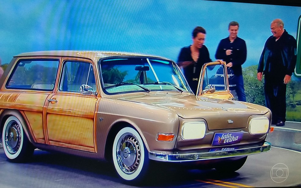 Manicure Karen Campos recebe sua Variant 1970 totalmente reformada no 'Lata Velha' do Caldeir&atilde;o (Foto: Reprodu&ccedil;&atilde;o/TV Morena)