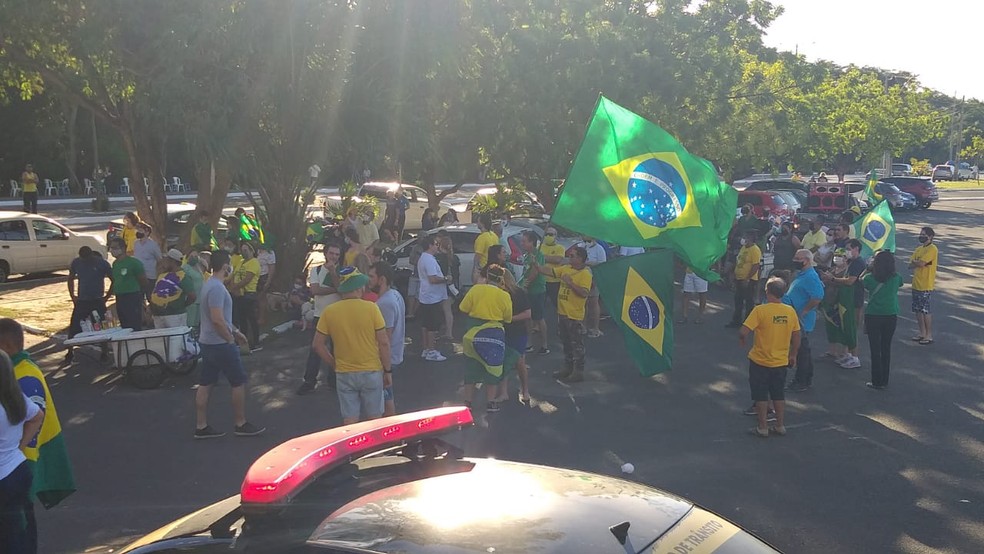 Apoiadores de Bolsonaro realizam ato em Teresina em defesa do voto impresso — Foto: Lívia Ferreira/ G1 PI