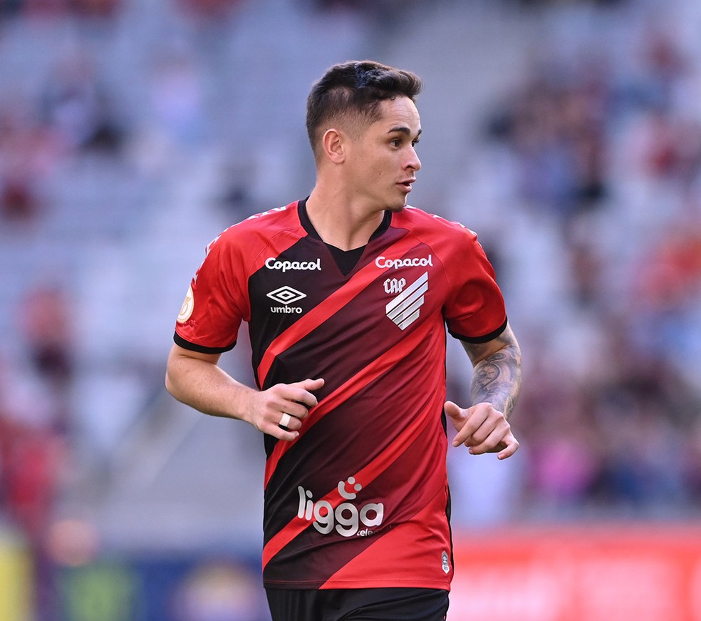 Vasco tem interesse em Khellven, do Athletico � Foto: Gustavo Oliveira/Athletico