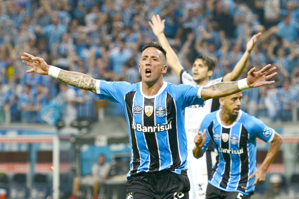 Barrios fez o gol da vitória (Foto: Estadão Conteúdo)