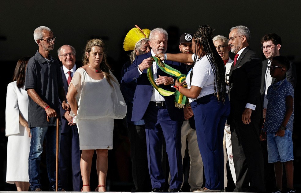 Lula recebe a faixa presidencial no Palácio do Planalto — Foto: REUTERS/Ueslei Marcelino