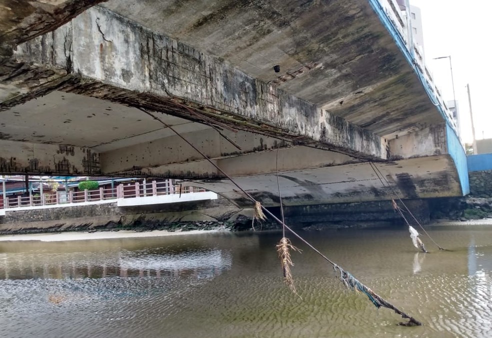 Estrutura de ponte apresenta riscos e preocupa moradores em Mongagu&aacute;, SP &mdash; Foto: Reprodu&ccedil;&atilde;o/Guia Mongagu&aacute;