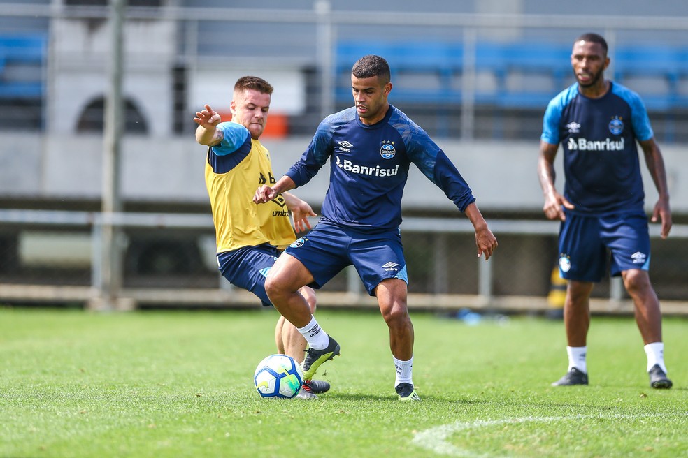 Mesmo cotado para jogar na Libertadores, Alisson deve começar contra o Paraná — Foto: Lucas Uebel/Grêmio/Divulgação