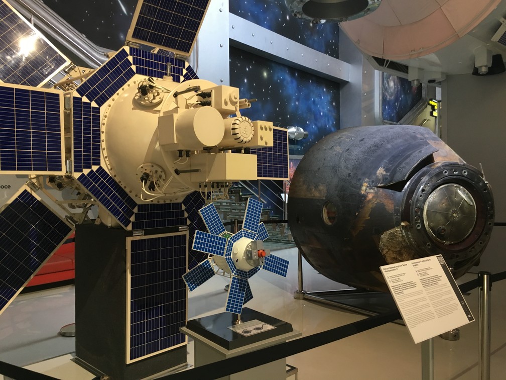 Satélite projetado para estudar a radicação ultravioleta e a influência na atmosfera da Terra. (Foto: G1/ Adriane Schultz)