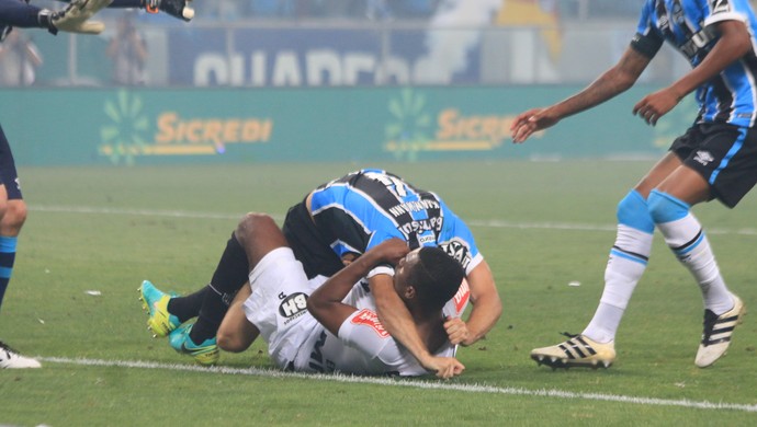 Kannemann minimiza guilhotina sofrida de Erazo: Coisa de jogo