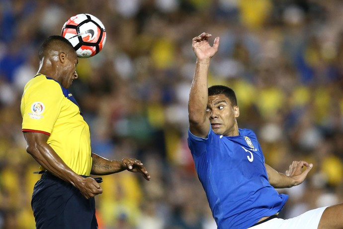 Casemiro Brasil x Equador (Foto: Lucas Figueiredo/MoWA Press)