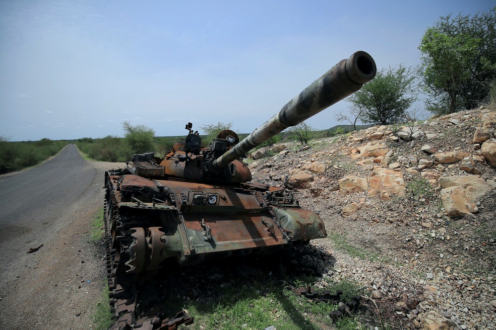 Tanque danificado durante confrontos na Etiópia. Foto de 1º de julho de 2021. — Foto: Reuters