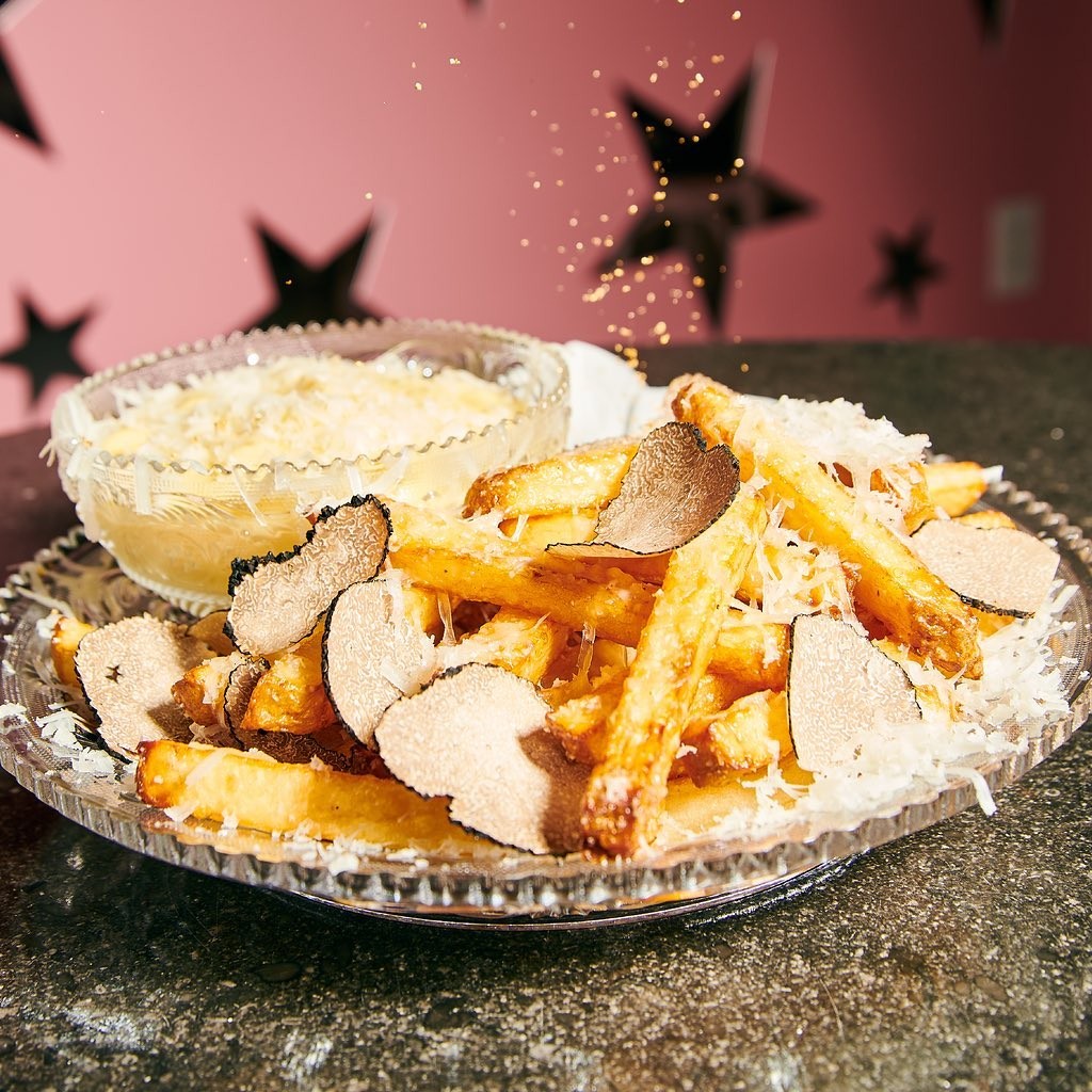 Crème de la Crème Pomme Frites, a porção de batatas fritas mais caras do mundo, parte do menu do restaurante Serendipity 3, em Nova York (Foto: Reprodução/Instagram)