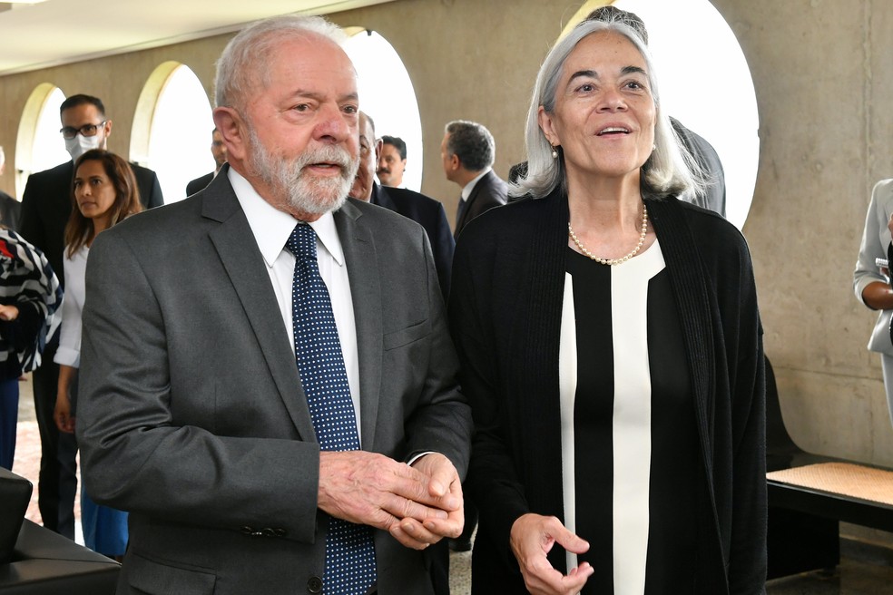 Presidente eleito Luiz Inácio Lula da Silva e a ministra Maria Thereza de Assis Moura, presidente do STJ — Foto: Reprodução/STJ
