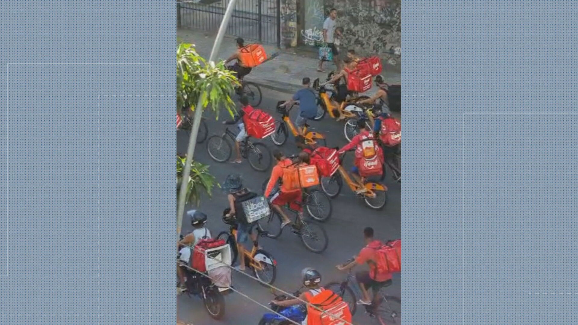 Entregadores de comida por aplicativo fazem manifestação no Centro, Tijuca e Zona Sul e deixam trânsito lento
