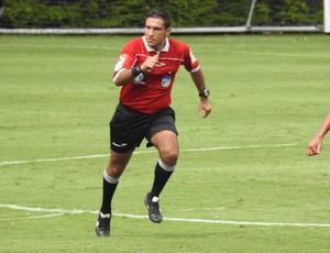 Árbitro expulsa Wellington em jogo-treino do Tricolor