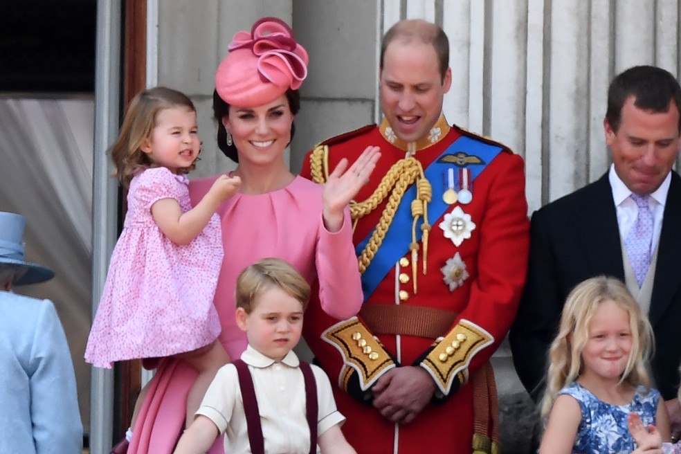 Kate e William com seus filhos Charlotte em cerimônia de aniversário de Elizabeth II (Foto: Chris J Ratcliffe / AFP)