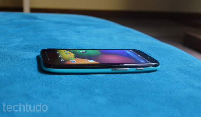 O Moto E possui dois botões laterais: de volume e o liga/desliga (Foto: Laura Rezende /TechTudo) O Moto E possui dois botões laterais: de volume e o liga/desliga (Foto: Laura Rezende /TechTudo)