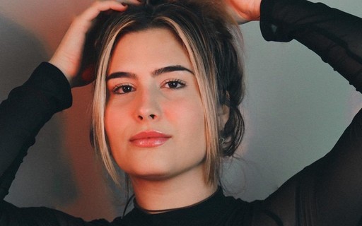 Maria Maud, filha de Cláudia Abreu, anuncia primeiro single
