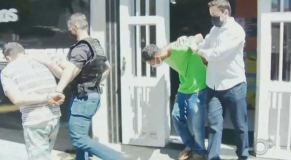 Ao todo, a operação policial terminou com seis presos, sendo cinco homens e uma mulher — Foto: Reprodução/TV TEM