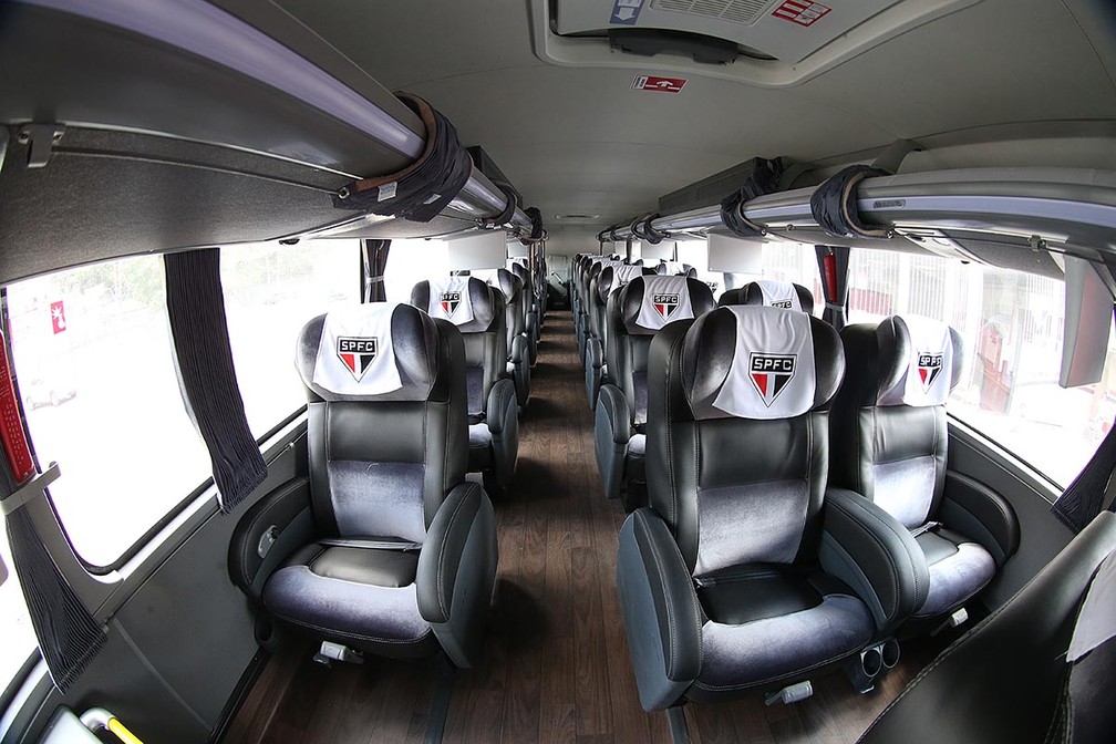 São Paulo lança novos ônibus com homenagem a Telê Santana e