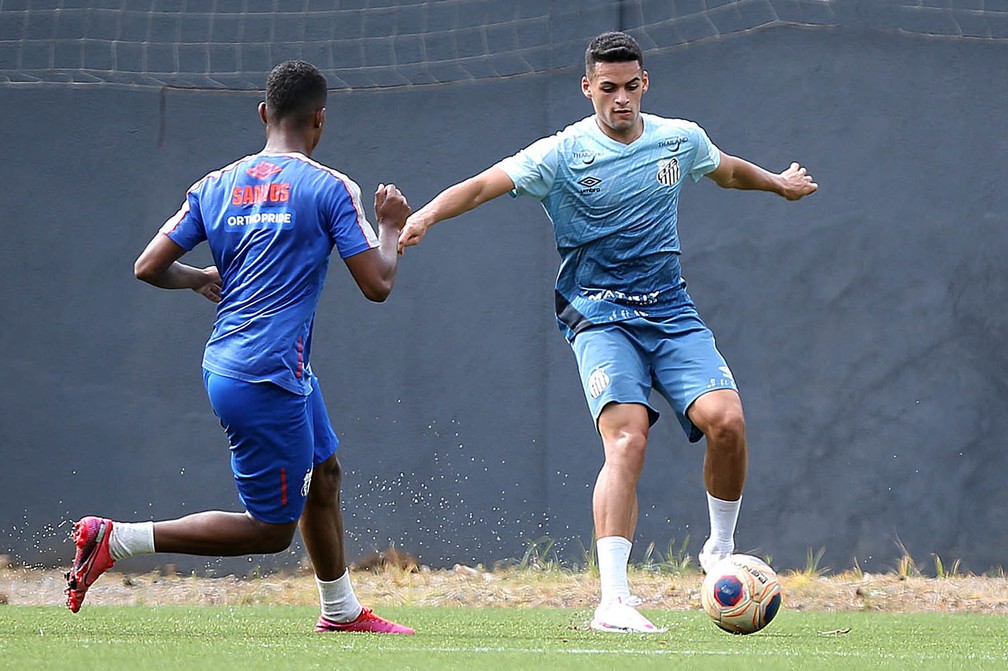 Kaiky Fernandes tem se destacado nas categorias de base do Santos — Foto: Pedro Ernesto Guerra Azevedo / Santos FC