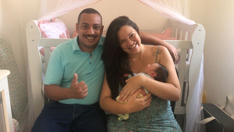 Carol Bacelar e Ivã Júnior esperavam o nascimento de Maria Cecília, mas "ganharam" Gustavo — Foto: Arquivo Pessoal
