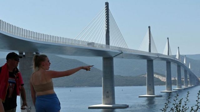 A ponte vai ajudar turistas a chegar a outra parte do litoral croata (Foto: GETTY IMAGES (via BBC))