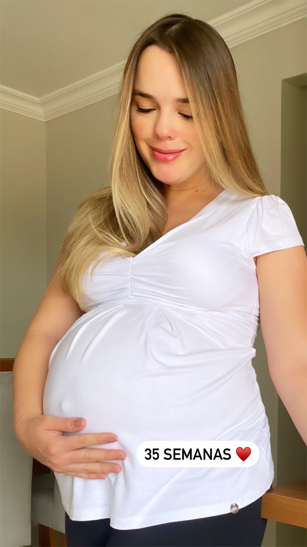 Thaeme fala sobre os quilos que ganhou na gravidez (Foto: Reprodução / Instagram)