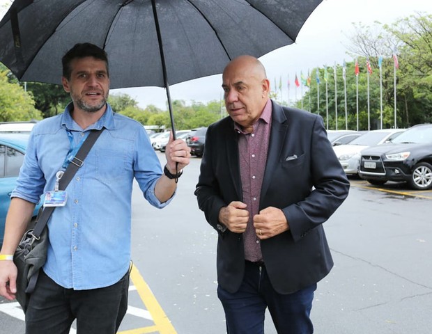 O presidente da RedeTV!, Amilcare Dallevo Jr., chega ao velório do Gugu (Foto: Amauri Nehn/ Brazil News)