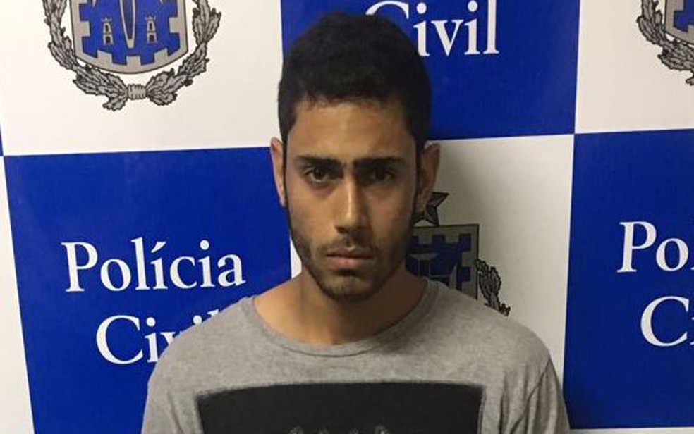 Rapaz foi preso quando saía de casa possivelmente para fazer entrega (Foto: Divulgação/ Polícia Civil)