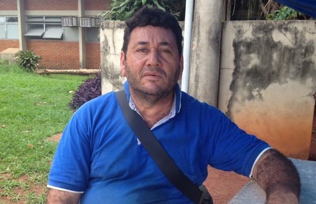 Amauri Assunção Cortez, de 52 anos, diz que ficou 'traumatizado' após ter dengue, em Goiás (Foto: Fernanda Borges/G1)