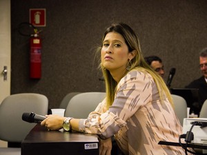 7/5/2013 - Ingrid Farias foi a última testemunha a depor no segundo dia de julgamento do caso PC Farias. (Foto: Jonathan Lins/G1)