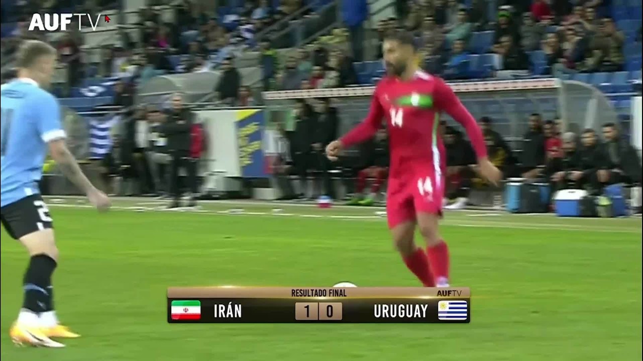 Arrascaeta, do Flamengo, quase faz gola&ccedil;o pelo Uruguai; gol rival sai nas costas de Varela