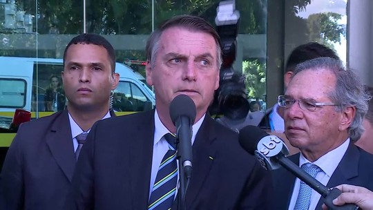 Resultado de imagem para Bolsonaro diz que não há divisão entre militares e olavistas no governo: 'Tudo é um time só'