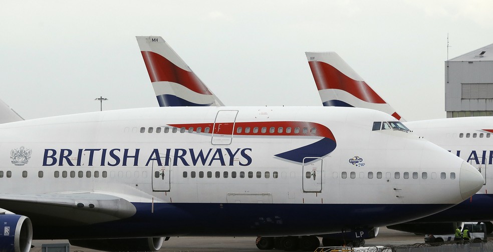Foto de 10 de janeiro mostra aviões da British Airways no aeroporto Heathrow, em Londres (Foto: Frank Augstein/AP)