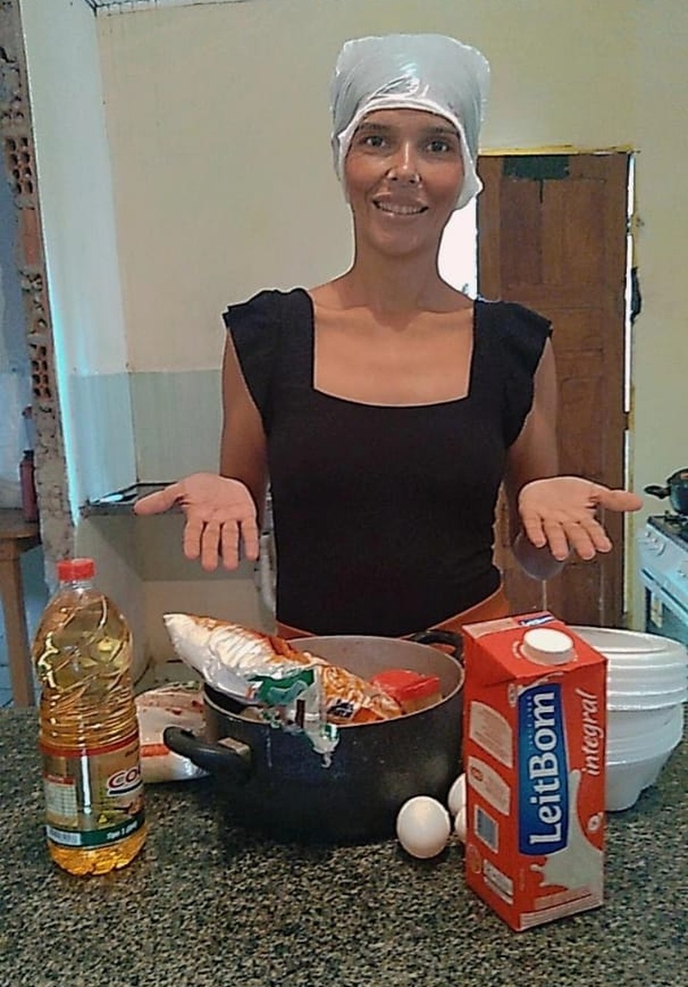 Ela decidiu empreender após passar fome com os filhos  — Foto: Arquivo pessoal 