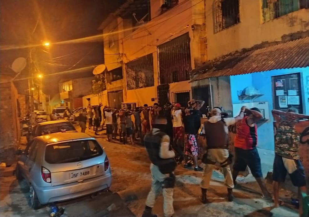 Polícia encerra festa 'paredão' com cerca de 200 pessoas na Bahia — Foto: Divulgação / SSP-BA