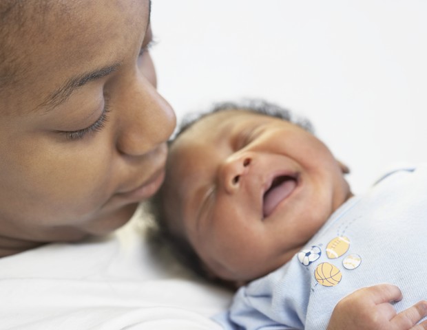 Bebês negros têm mais chances de sobreviver quando cuidados por médicos negros (Foto: Getty)