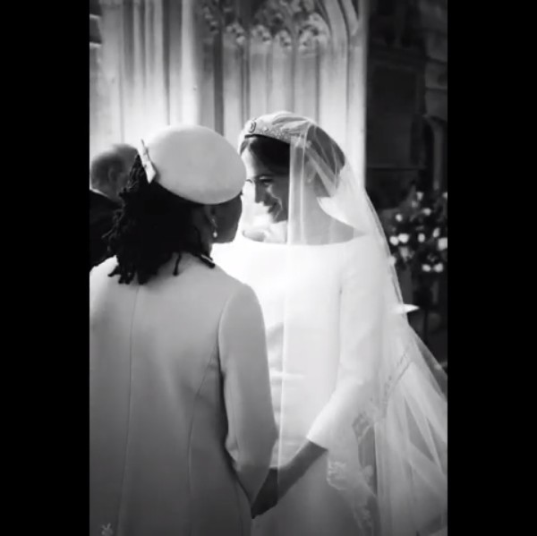Uma das fotos reunidas no vídeo compartilhado pela atriz e duquesa Meghan Markle e o Príncipe Harry celebrando o aniversário de um ano de casamento dos dois (Foto: Instagram)