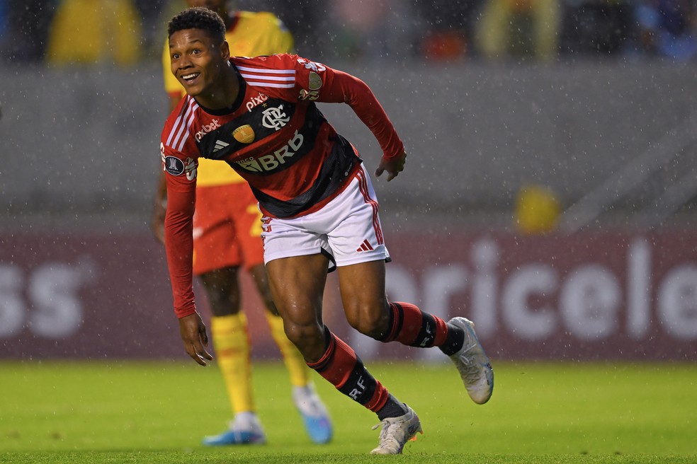 Matheus Fran&ccedil;a Flamengo Aucas &mdash; Foto: Rodrigo Buend&iacute;a/AFP
